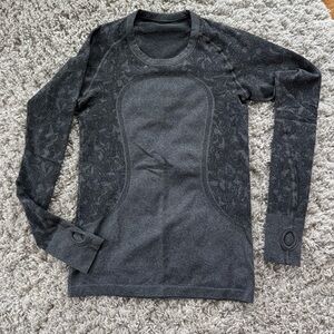 Lululemon Swiftly long sleeve Floral Sz 8.
